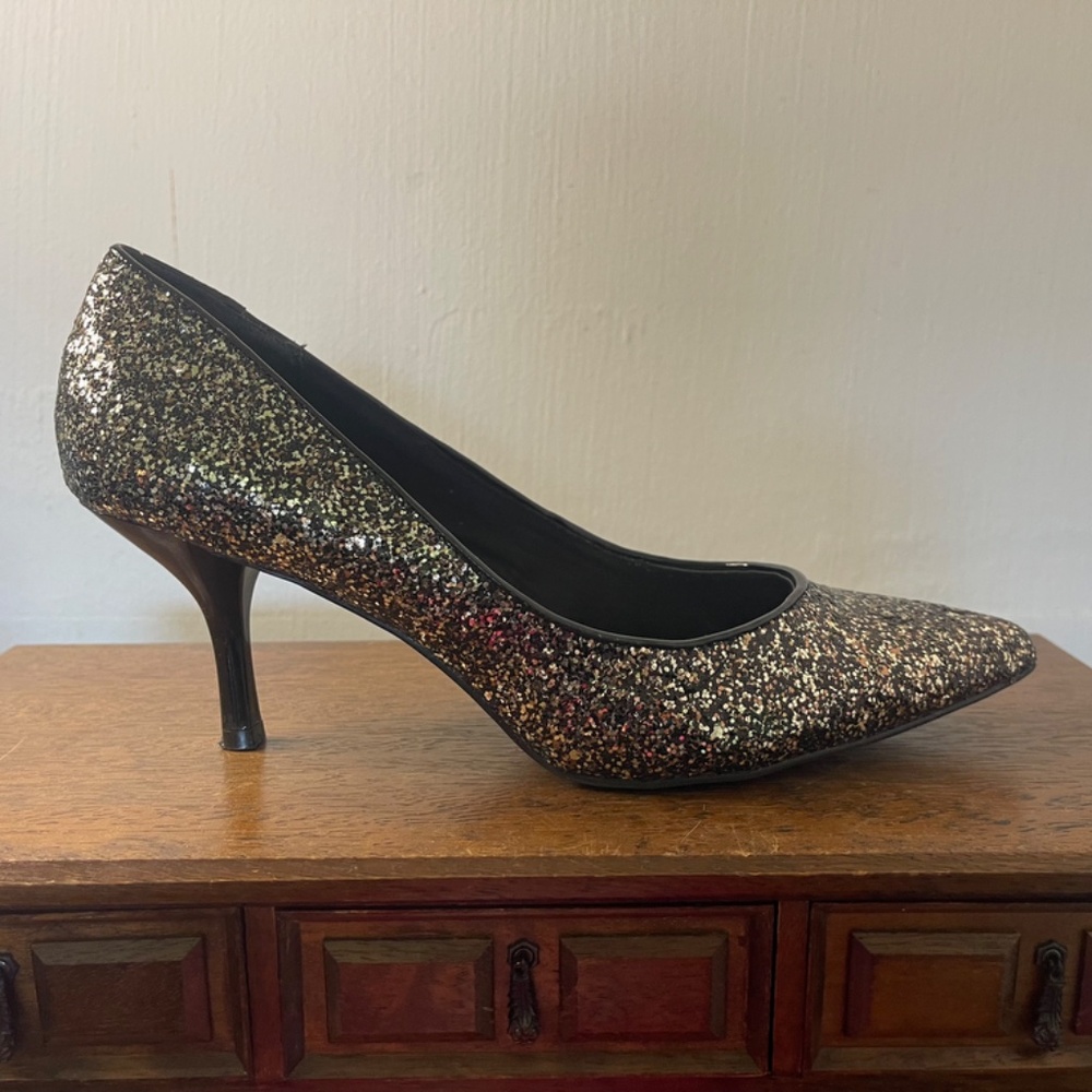 Size 9. Sequence heels.